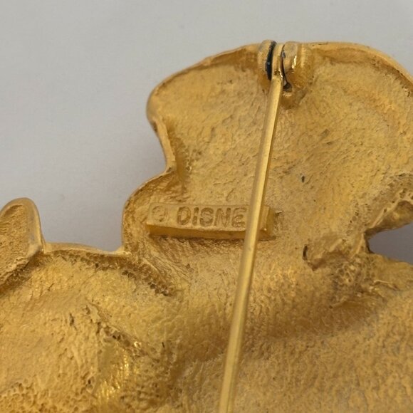 Disney Christmas Winnie the Pooh Bear Enamel Gold Tone Pin Brooch Holidays 2inch - Picture 4 of 7